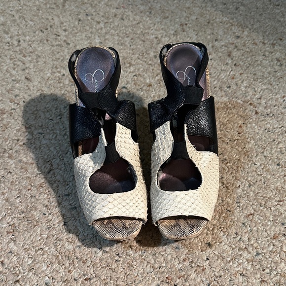 Jessica Simpson Black and Cream Heels - Picture 1 of 5